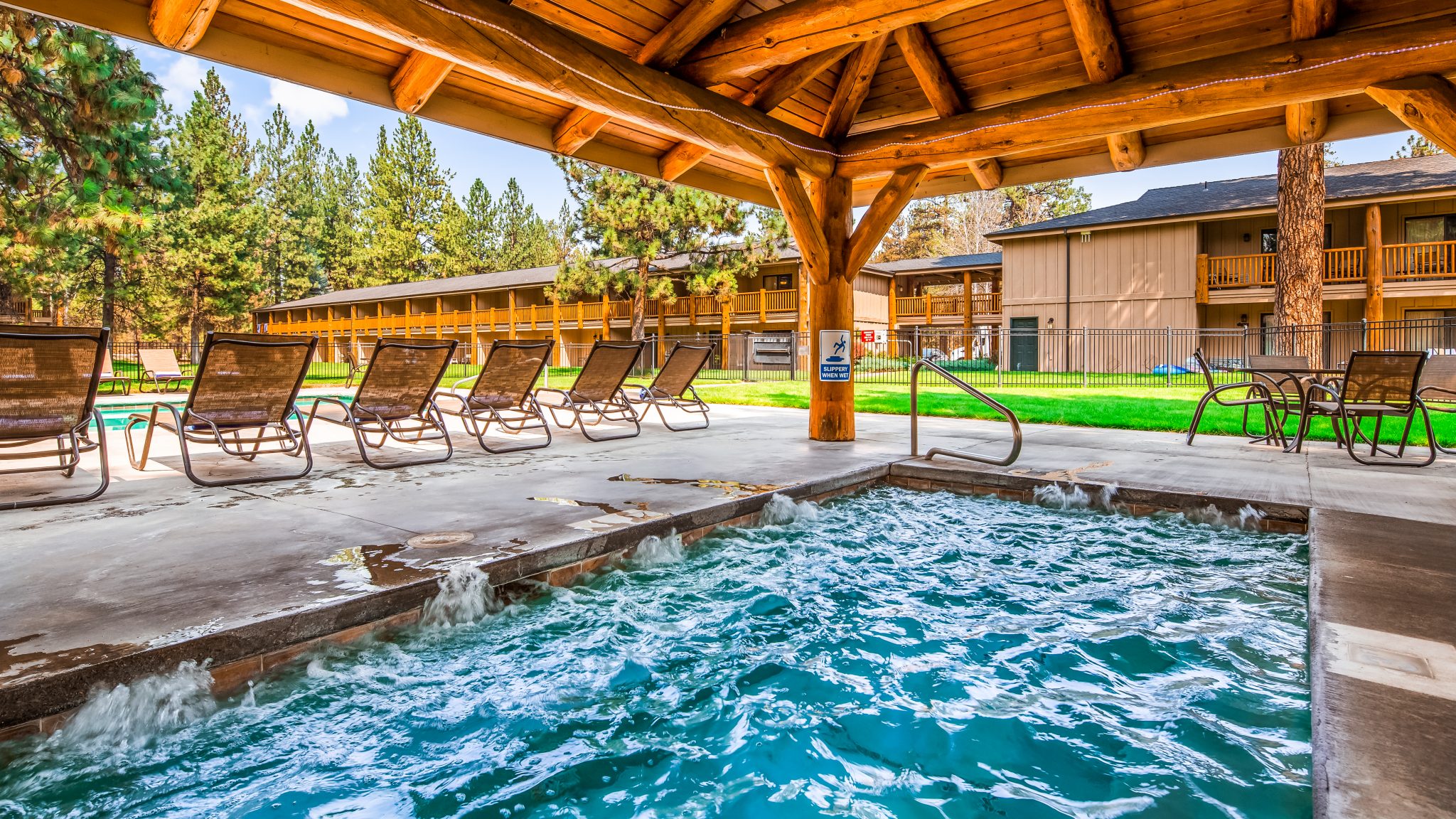 7 of the Best Dog and PetFriendly Hotels in Bend, OR The Pet